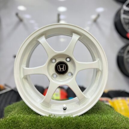 Honda 15 Inch Aftermarket Glossy White Alloy Rim