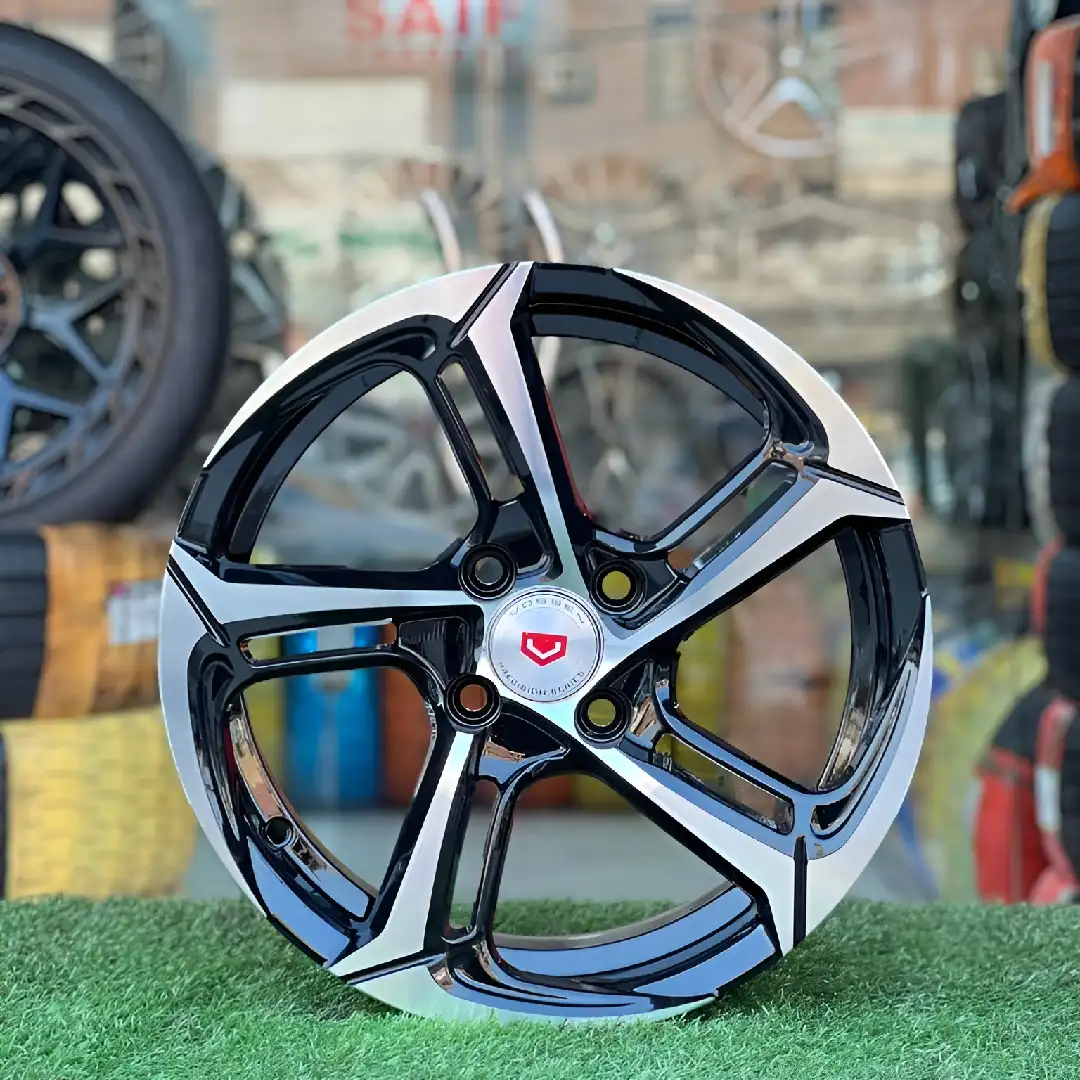 15 Inch Aftermarket Black and White Aero Flow Alloy Rim 15 Inch Aftermarket Black and White Aero Flow Alloy Rim